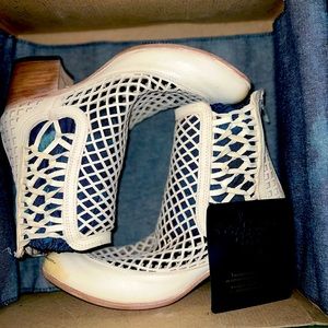 Steve Madden Free Bird Boots mint condition